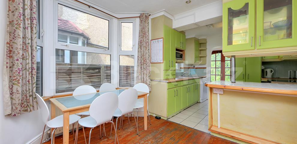 			LET , 5 Bedroom, 1 bath, 1 reception House			 Trundleys Road , Surrey Quays